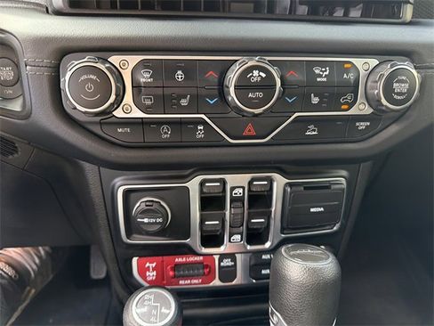 Used 2024 Jeep Gladiator Mojave w/ Convenience Group image 29