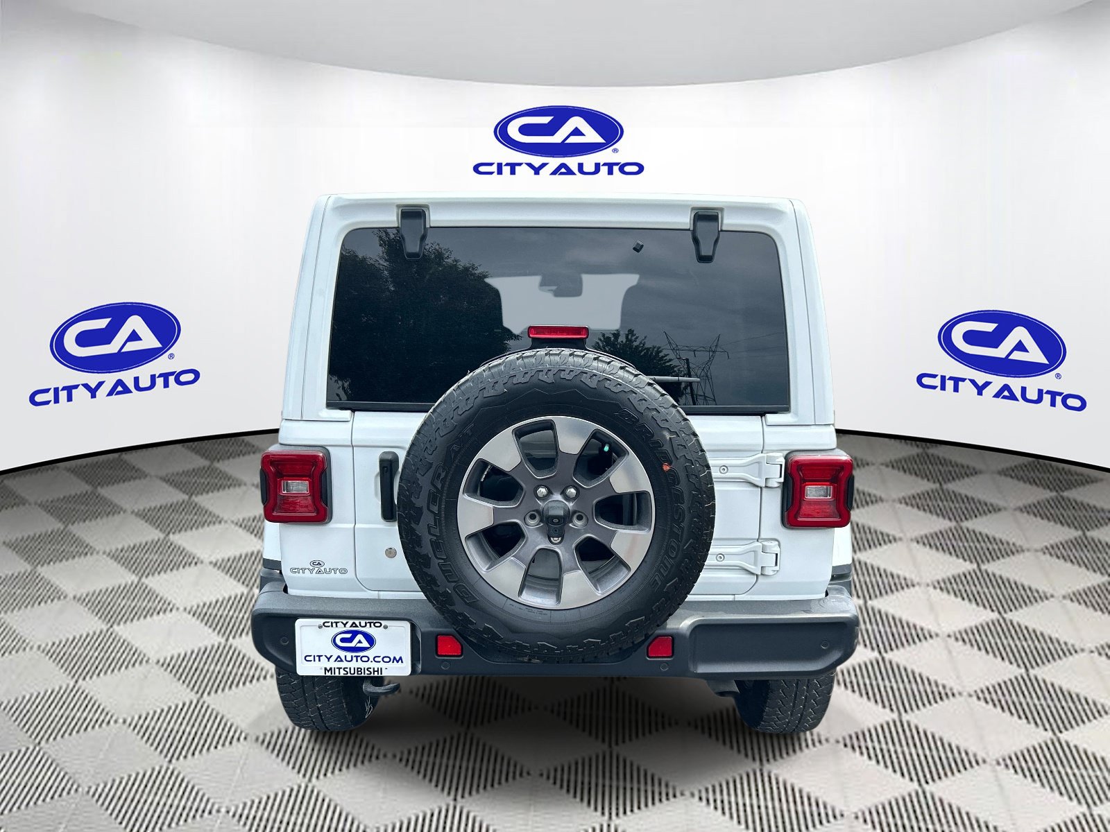 Used 2019 Jeep Wrangler Unlimited Sahara AWD/4WD image 4