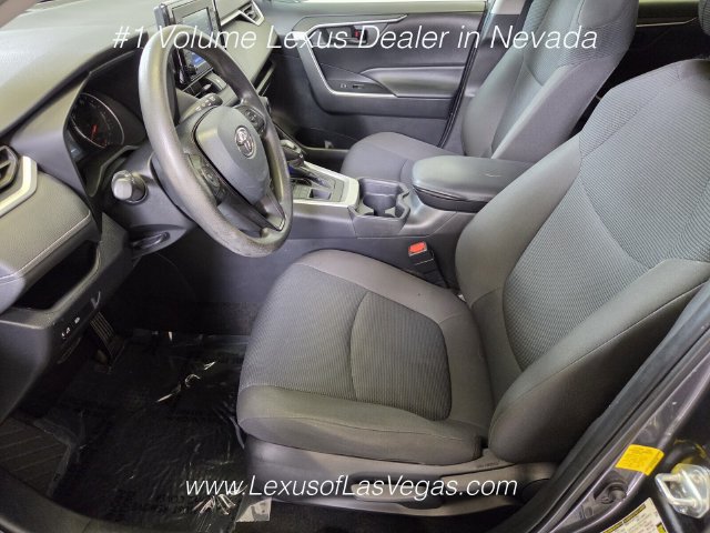 Used 2021 Toyota RAV4 LE AWD/4WD image 13
