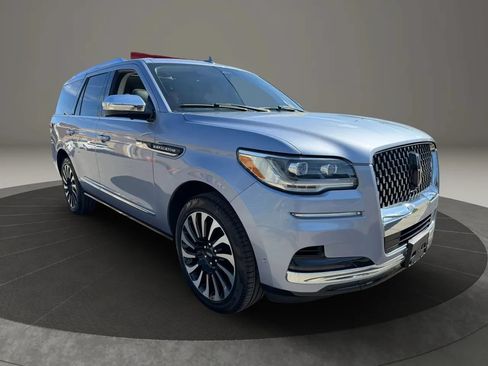 Used 2023 Lincoln Navigator Black Label AWD/4WD image 3