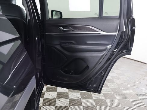 Used 2023 Jeep Grand Cherokee Limited AWD/4WD image 28