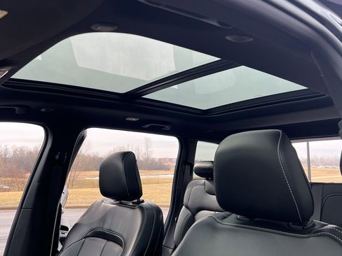 Used 2024 Jeep Grand Cherokee Limited w/ Luxury Tech Group II image 20