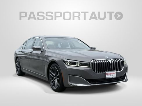 Used 2022 BMW 750i xDrive w/ Luxury Rear Seating Package AWD/4WD image 3
