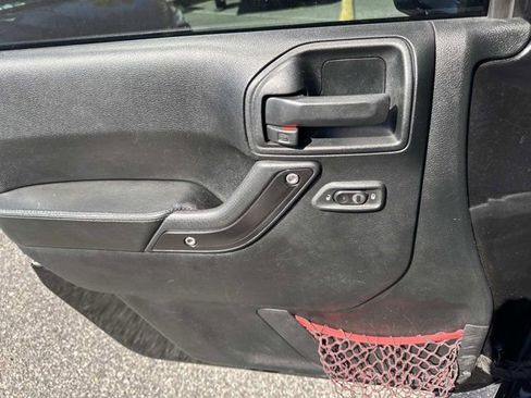 Used 2017 Jeep Wrangler Unlimited Rubicon image 8