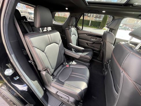 Used 2025 Honda Pilot TrailSport image 32