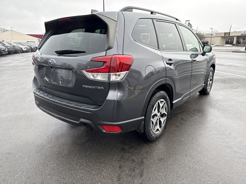 Used 2021 Subaru Forester Premium image 3
