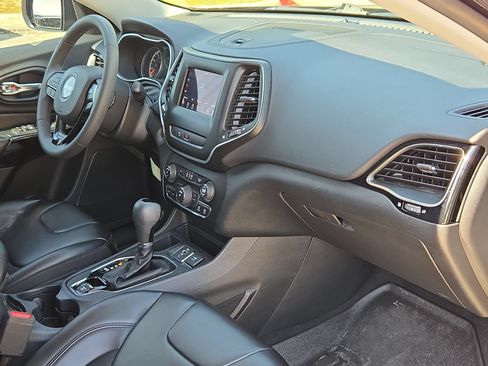 Used 2020 Jeep Cherokee Latitude Plus FWD image 28