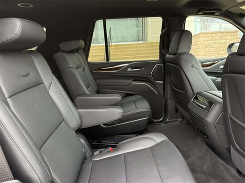 Used 2024 Cadillac Escalade Luxury image 18