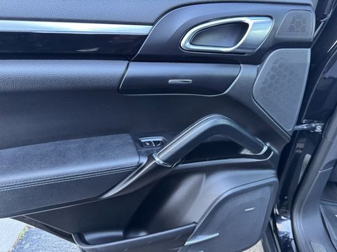 Used 2017 Porsche Cayenne S Platinum image 19