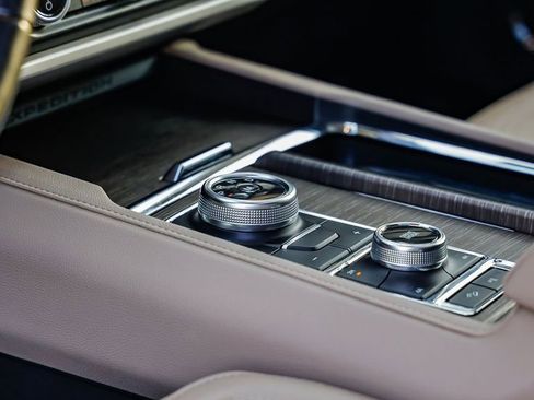 Used 2024 Ford Expedition Limited image 22