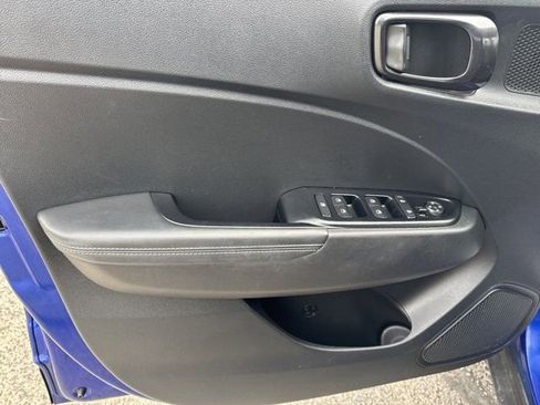 Used 2022 Hyundai Venue Limited image 14