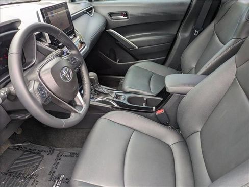 Used 2025 Toyota Corolla Cross XLE w/ Convenience Package FWD image 16