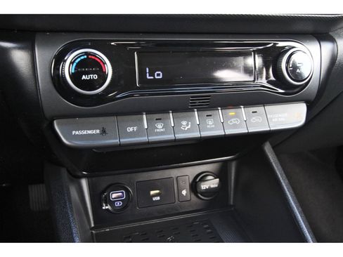 Used 2022 Hyundai Kona Limited w/ Cargo Package FWD image 27