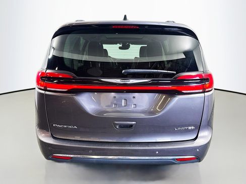 Used 2023 Chrysler Pacifica Limited FWD image 6