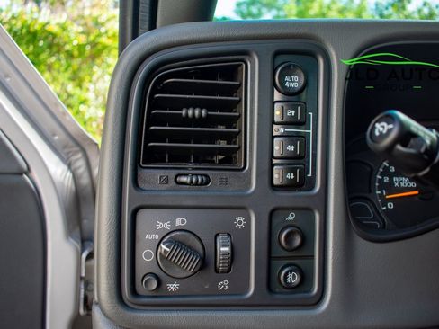 Used 2004 Chevrolet Silverado 1500 4x4 Regular Cab w/ Light Duty Power Package image 19