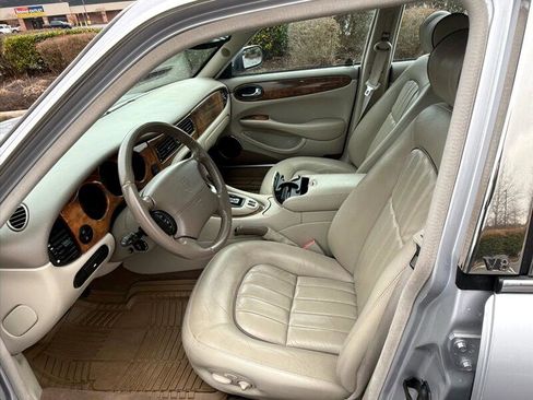 Used 2001 Jaguar XJ8 image 11