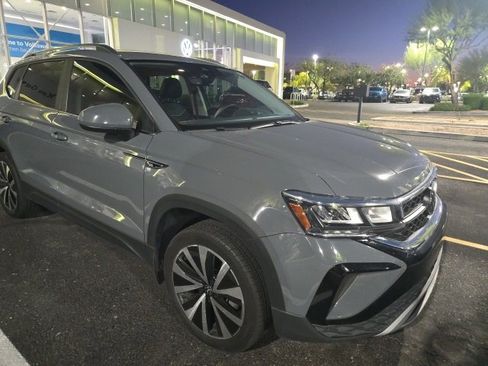 Used 2023 Volkswagen Taos SE image 4