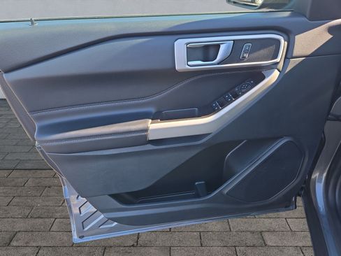 Certified 2022 Ford Explorer XLT image 10