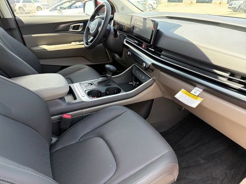 New 2026 Kia Carnival FWD image 21