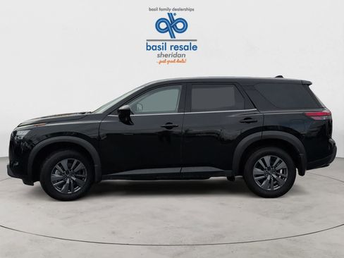 Used 2024 Nissan Pathfinder S image 3