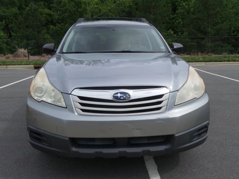 Used 2010 Subaru Outback 2.5i image 11