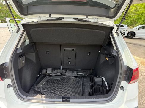 Certified 2023 Volkswagen Taos SE w/ Panoramic Sunroof Package FWD image 28