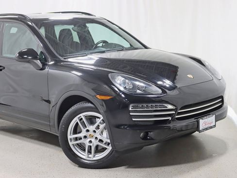 Used 2014 Porsche Cayenne Platinum Edition image 2