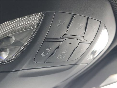 New 2026 Chrysler Pacifica Limited w/ Uconnect Theater Family Group image 33