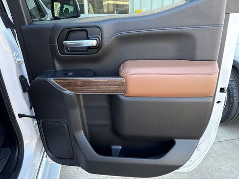 Used 2019 Chevrolet Silverado 1500 High Country image 49