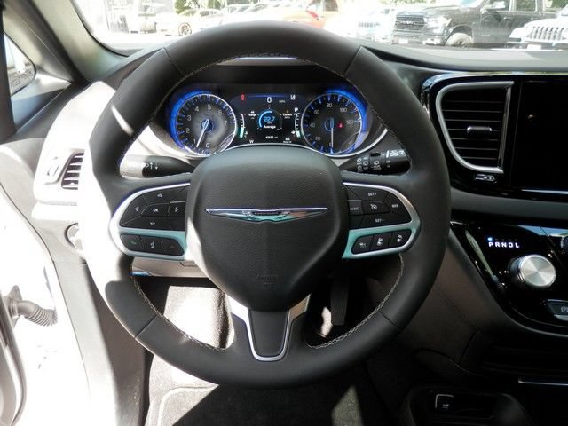 Used 2026 Chrysler Pacifica Select FWD image 19
