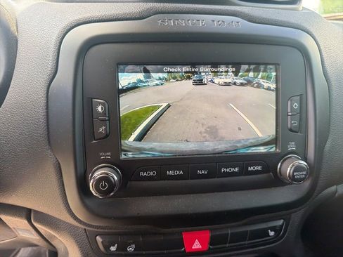 Used 2016 Jeep Renegade Trailhawk w/ Premium Trailhawk Package AWD/4WD image 3
