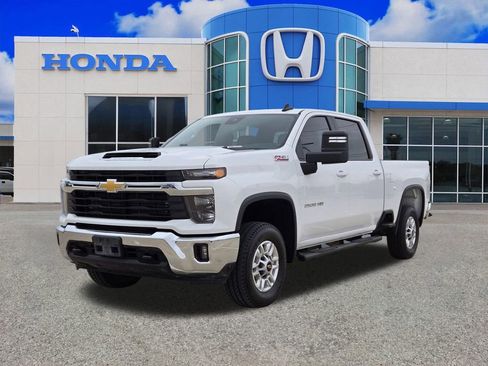 Used 2025 Chevrolet Silverado 2500 LT w/ Convenience Package AWD/4WD image 7