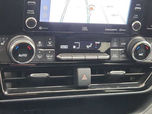 Used 2022 Toyota Highlander XSE AWD/4WD image 21