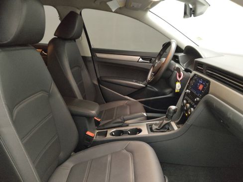 Used 2022 Volkswagen Passat 2.0T SE image 21