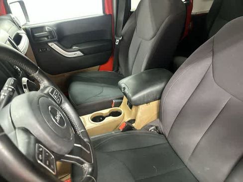 Used 2017 Jeep Wrangler Unlimited Sahara w/ Connectivity Group AWD/4WD image 10