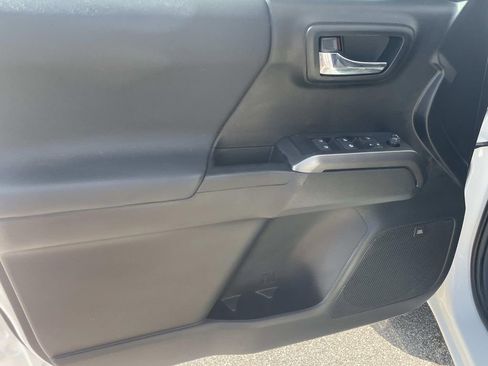 Used 2021 Toyota Tacoma TRD Off-Road w/ TRD Premium Off Road Package AWD/4WD image 14
