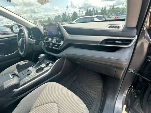 Used 2023 Toyota Highlander LE AWD/4WD image 32