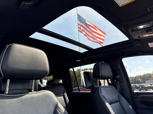 Used 2021 Chevrolet Suburban Premier image 12