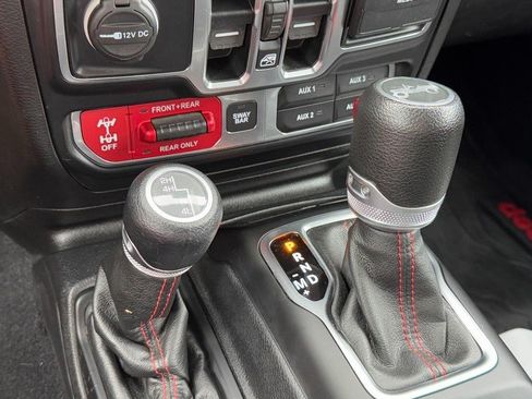 Used 2019 Jeep Wrangler Unlimited Rubicon AWD/4WD image 22