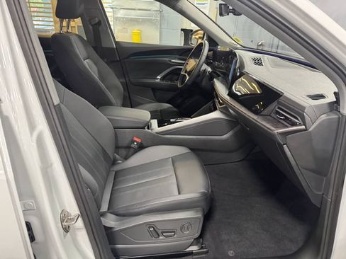 Used 2025 Audi Q5 Premium w/ Convenience Package AWD/4WD image 29