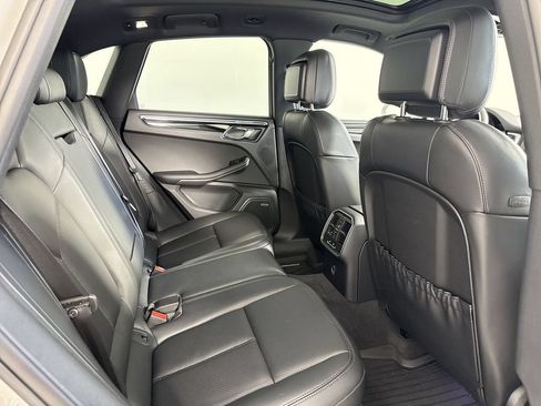 Certified 2025 Porsche Macan S AWD/4WD image 24