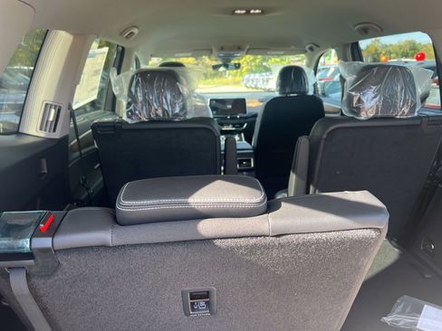 New 2026 Volkswagen Atlas SE image 11