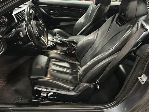 Used 2018 BMW M4 Convertible image 17