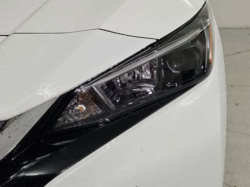 Used 2022 Nissan Leaf S image 10