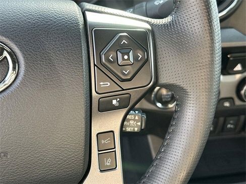 Used 2018 Toyota Tacoma TRD Off-Road image 34