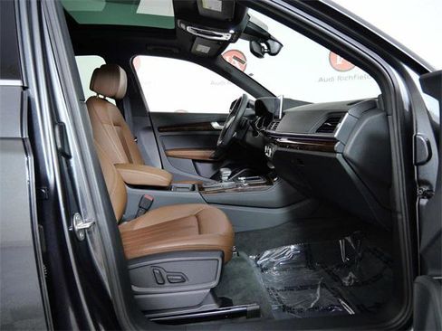 Used 2020 Audi Q5 e Prestige w/ Prestige Package image 12