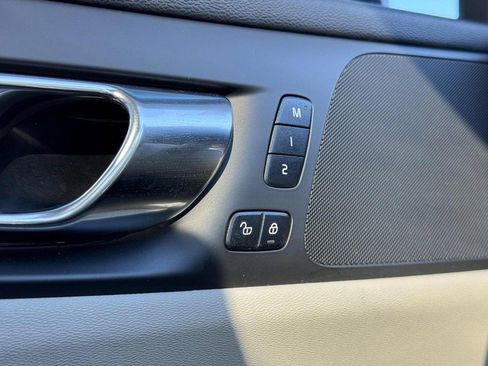 Certified 2022 Volvo S60 B5 Momentum image 17