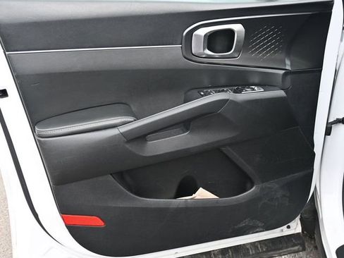 Used 2024 Kia Sorento S image 18