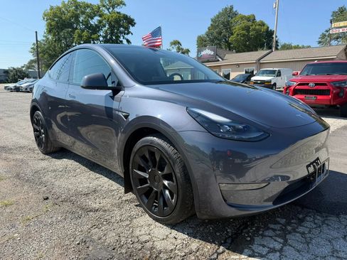 Used 2023 Tesla Model Y Long Range AWD/4WD image 1