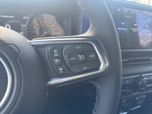 New 2025 Jeep Wrangler Unlimited Sahara AWD/4WD image 18